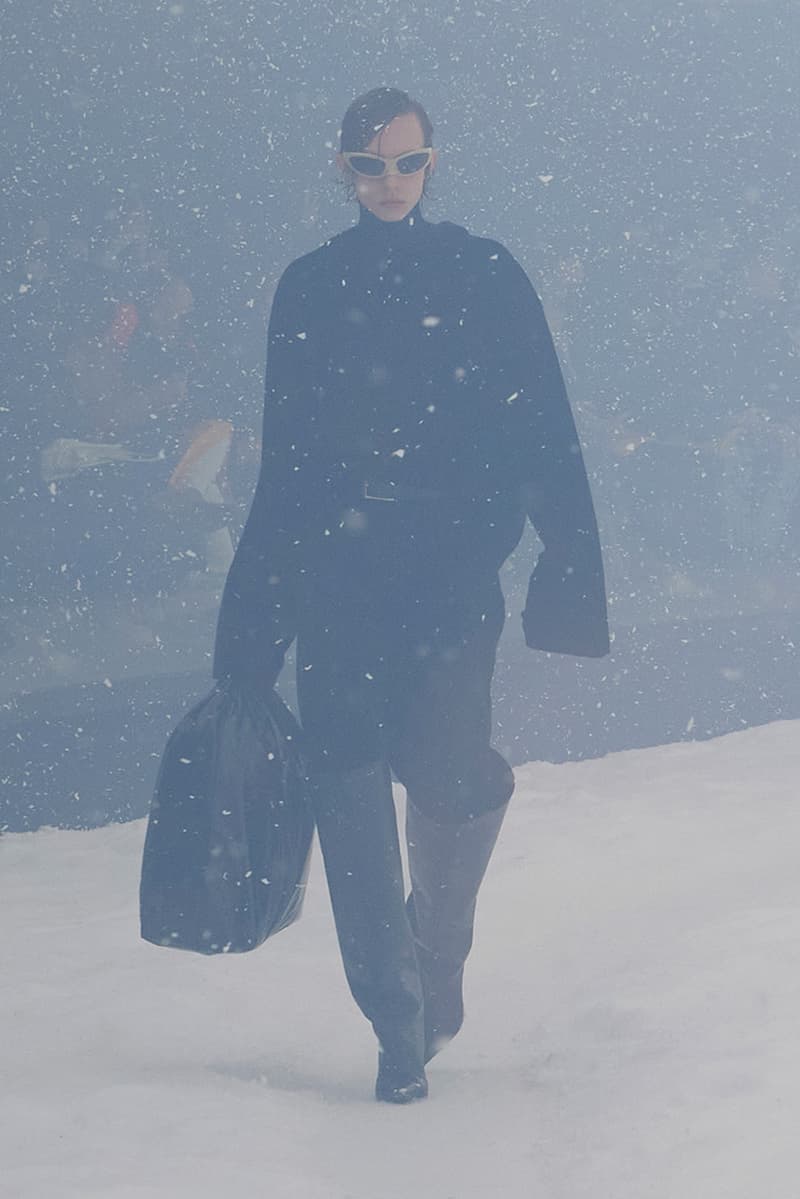 balenciaga winter 22 360 collection runway paris fashion week demna blizzard 