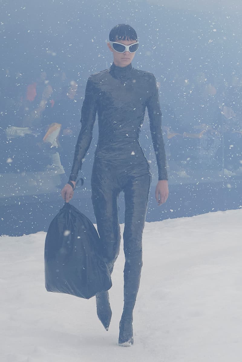 balenciaga winter 22 360 collection runway paris fashion week demna blizzard 