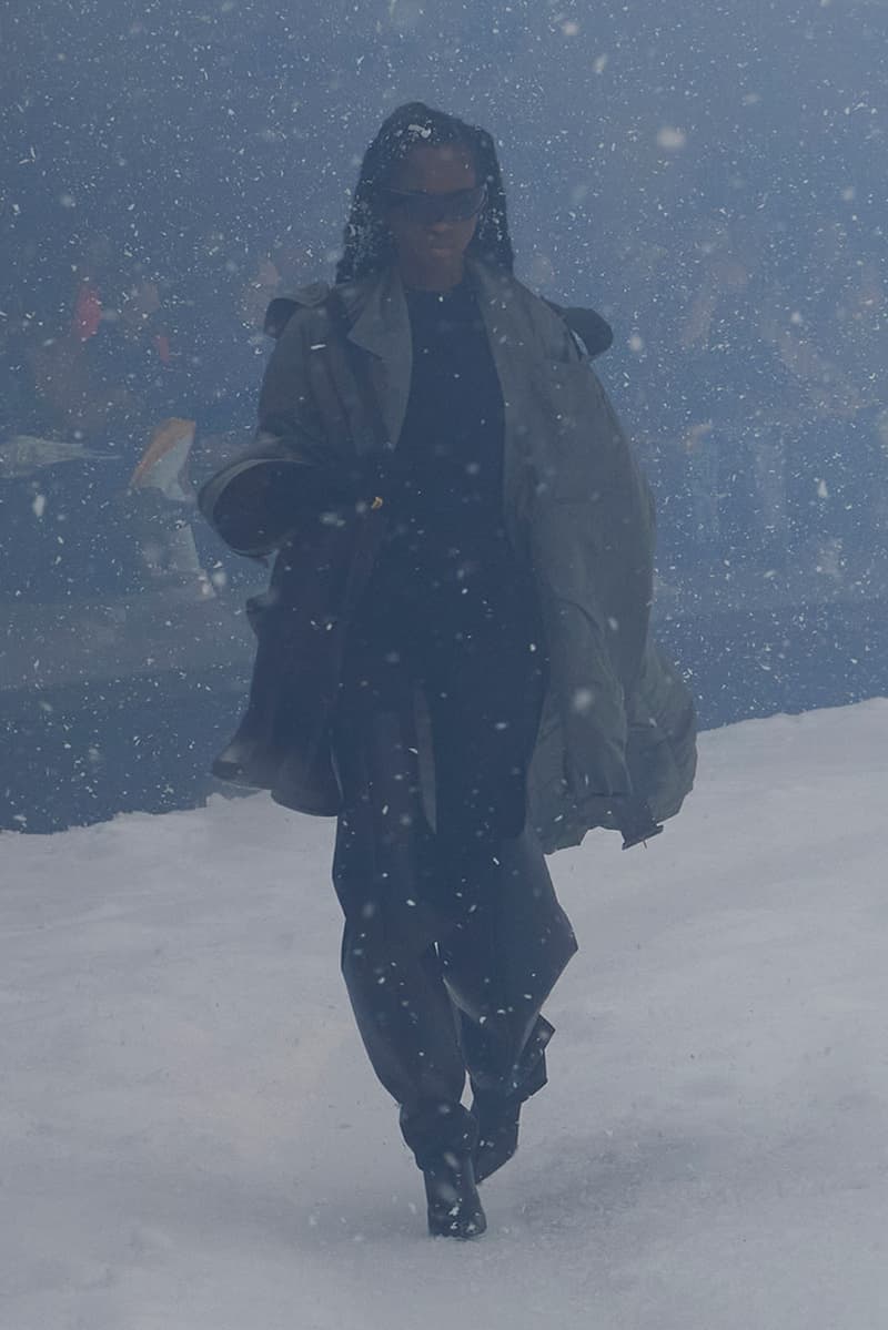 balenciaga winter 22 360 collection runway paris fashion week demna blizzard 