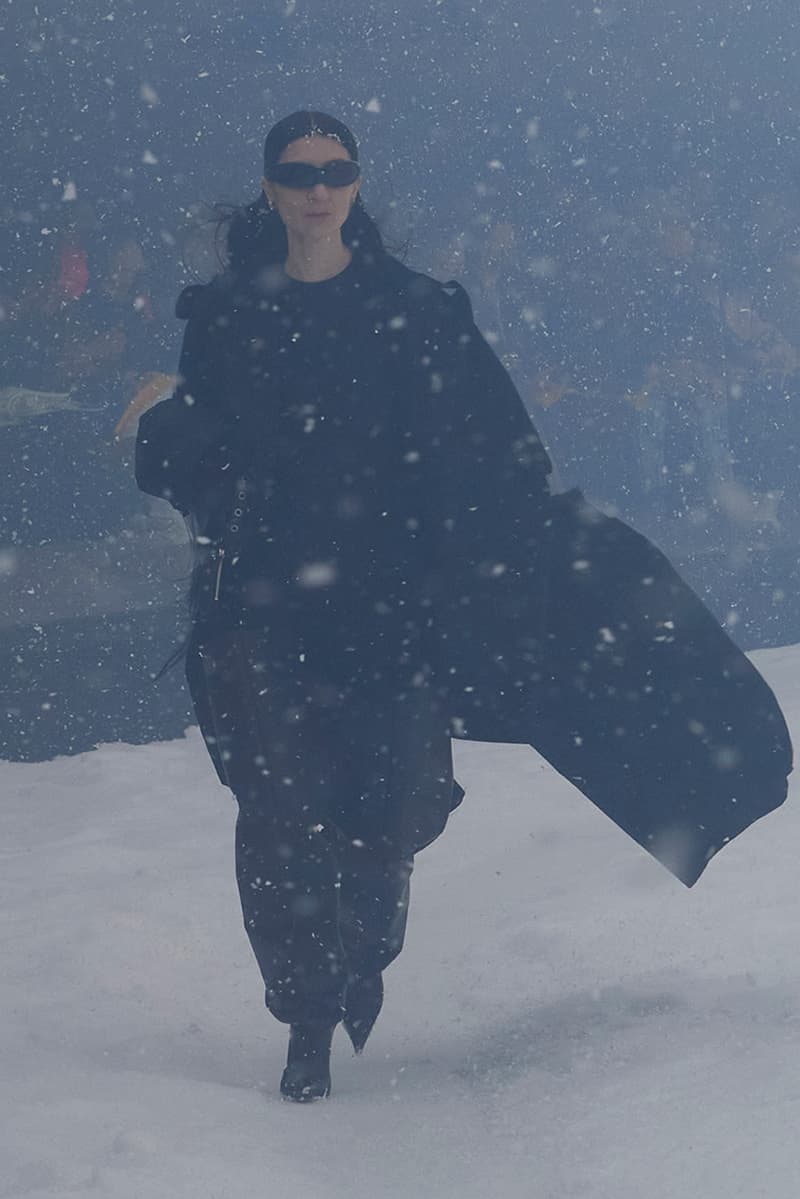 balenciaga winter 22 360 collection runway paris fashion week demna blizzard 