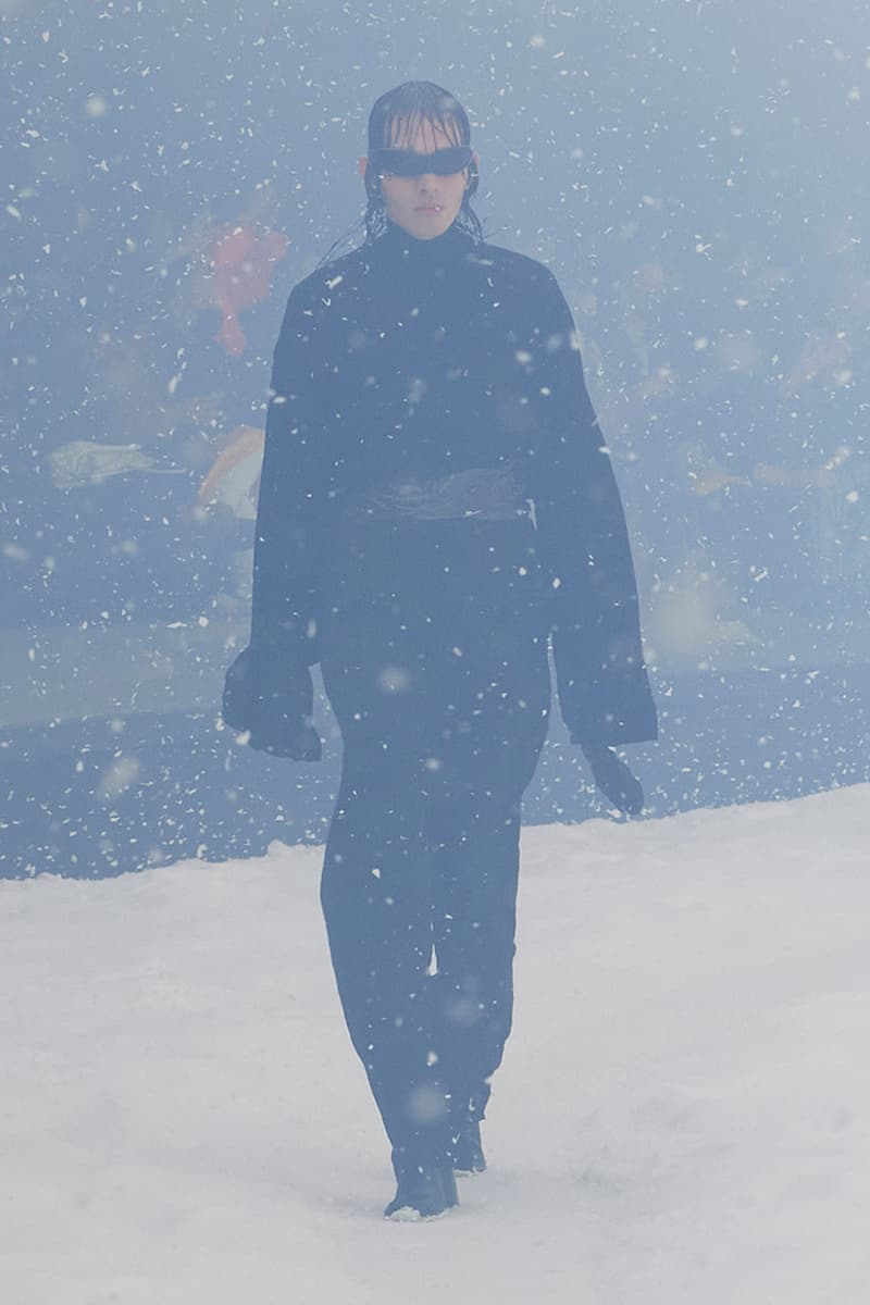 balenciaga winter 22 360 collection runway paris fashion week demna blizzard 