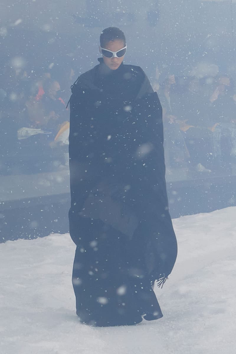 balenciaga winter 22 360 collection runway paris fashion week demna blizzard 