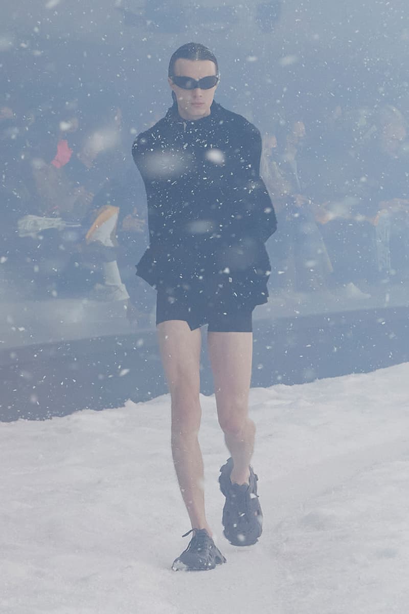 balenciaga winter 22 360 collection runway paris fashion week demna blizzard 