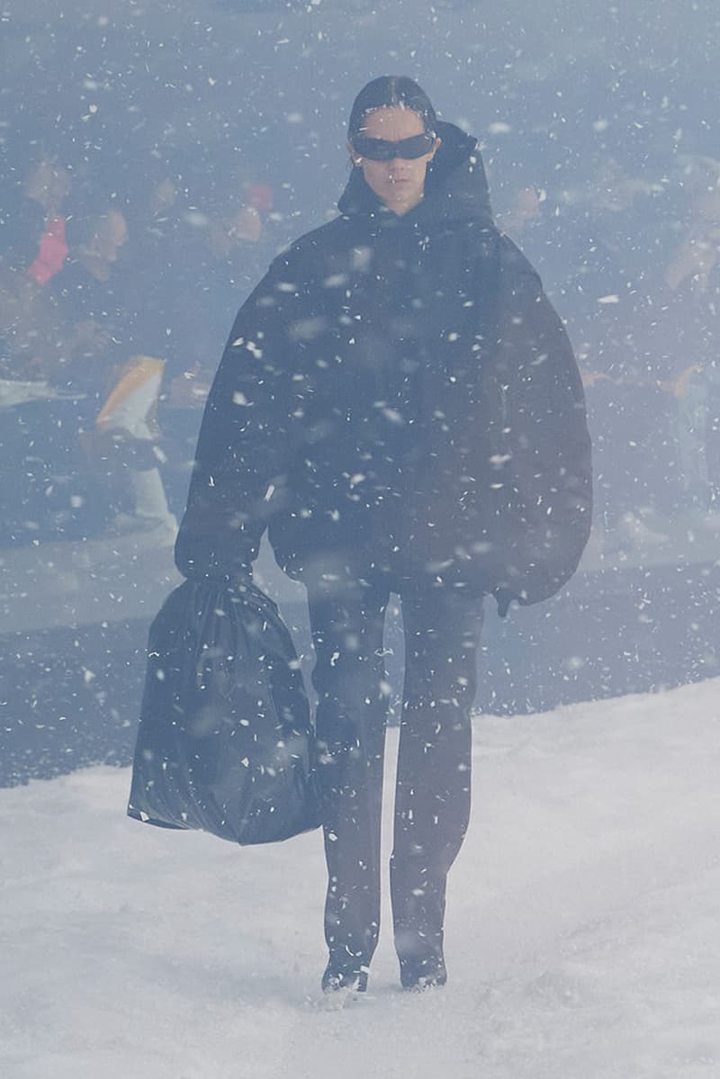 balenciaga winter 22 360 collection runway paris fashion week demna blizzard 