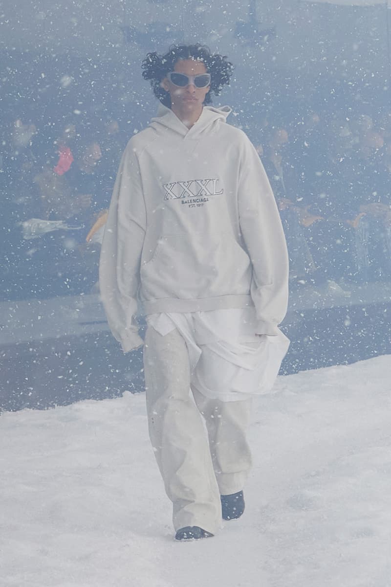 balenciaga winter 22 360 collection runway paris fashion week demna blizzard 