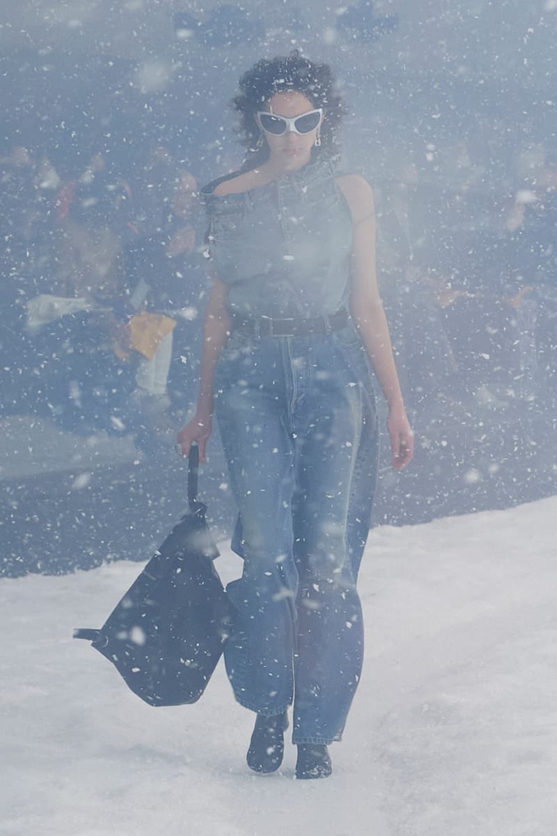 balenciaga winter 22 360 collection runway paris fashion week demna blizzard 