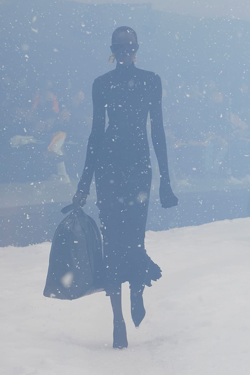 balenciaga winter 22 360 collection runway paris fashion week demna blizzard 