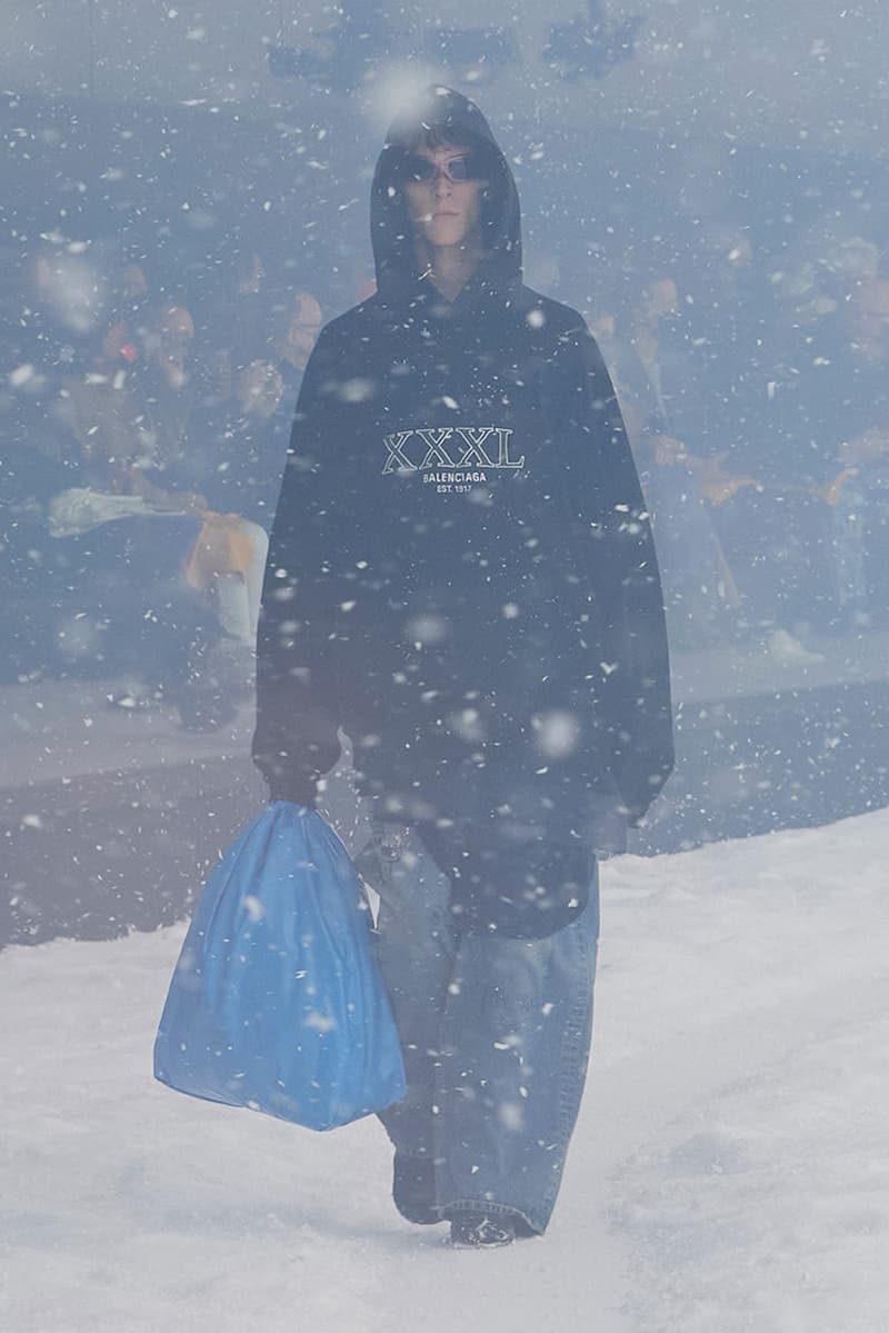 balenciaga winter 22 360 collection runway paris fashion week demna blizzard 