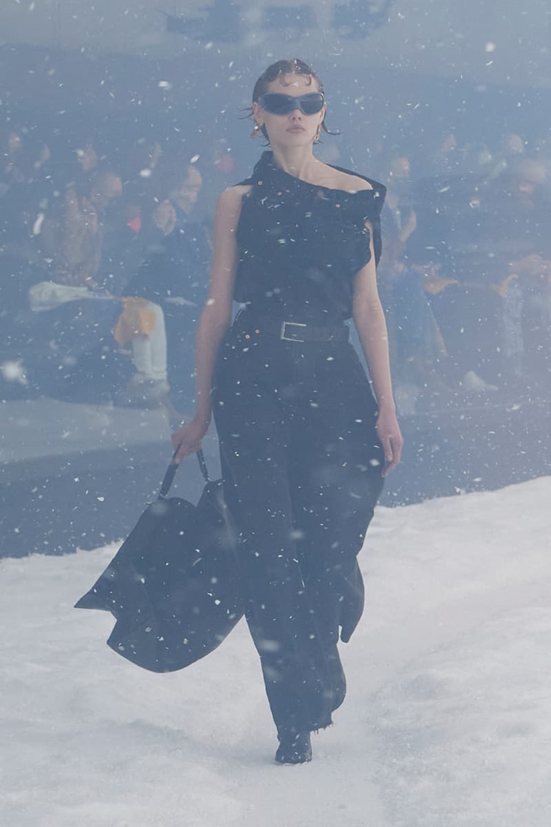 balenciaga winter 22 360 collection runway paris fashion week demna blizzard 