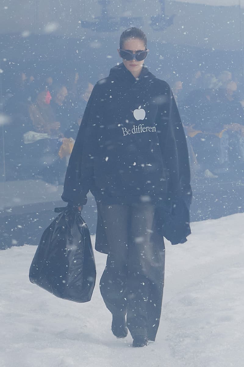 balenciaga winter 22 360 collection runway paris fashion week demna blizzard 