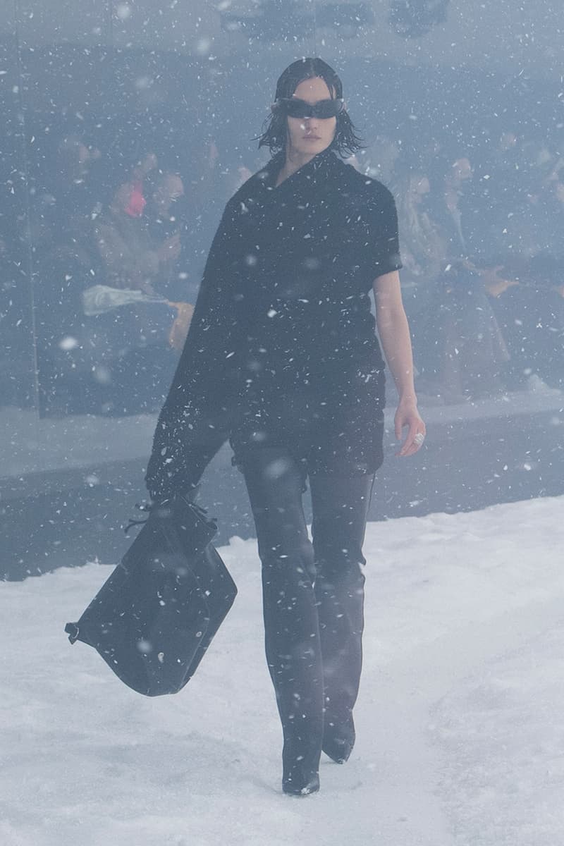 balenciaga winter 22 360 collection runway paris fashion week demna blizzard 