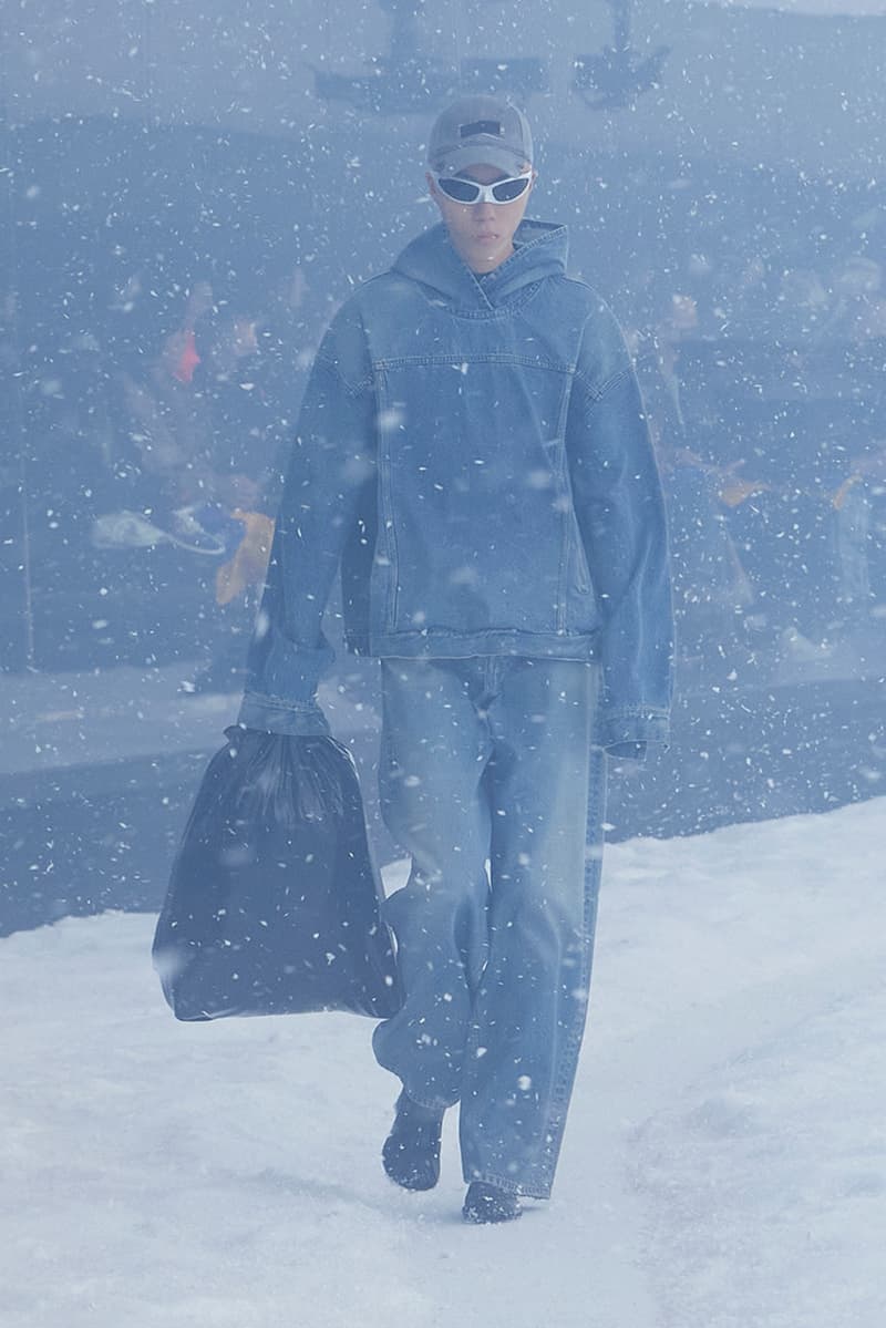 balenciaga winter 22 360 collection runway paris fashion week demna blizzard 