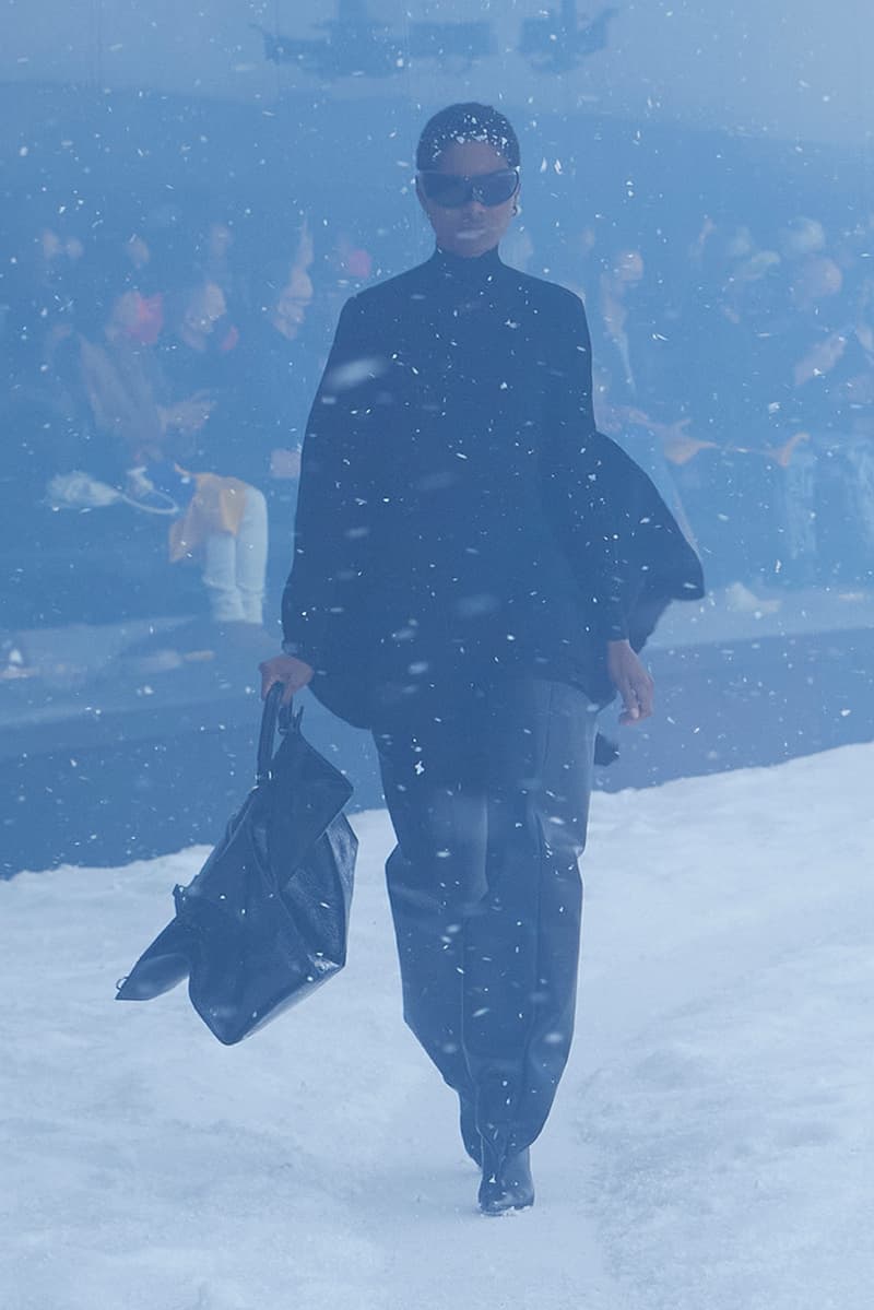 balenciaga winter 22 360 collection runway paris fashion week demna blizzard 