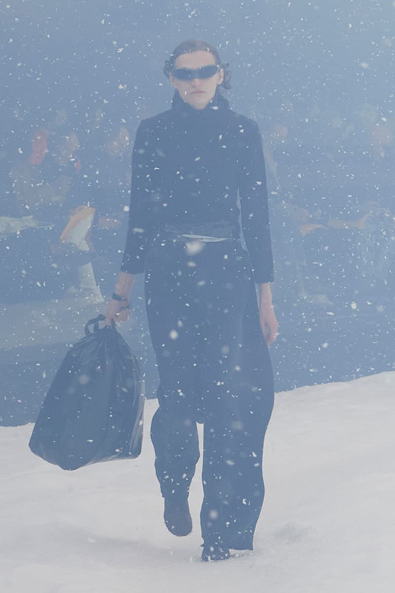 balenciaga winter 22 360 collection runway paris fashion week demna blizzard 