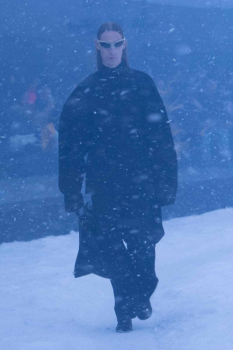 balenciaga winter 22 360 collection runway paris fashion week demna blizzard 