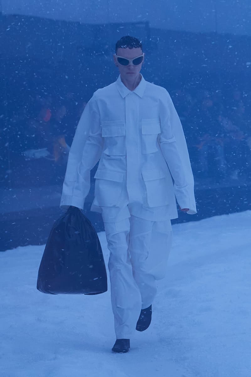 balenciaga winter 22 360 collection runway paris fashion week demna blizzard 