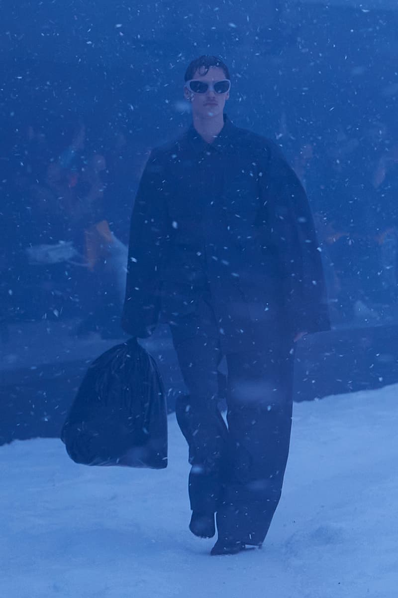 balenciaga winter 22 360 collection runway paris fashion week demna blizzard 