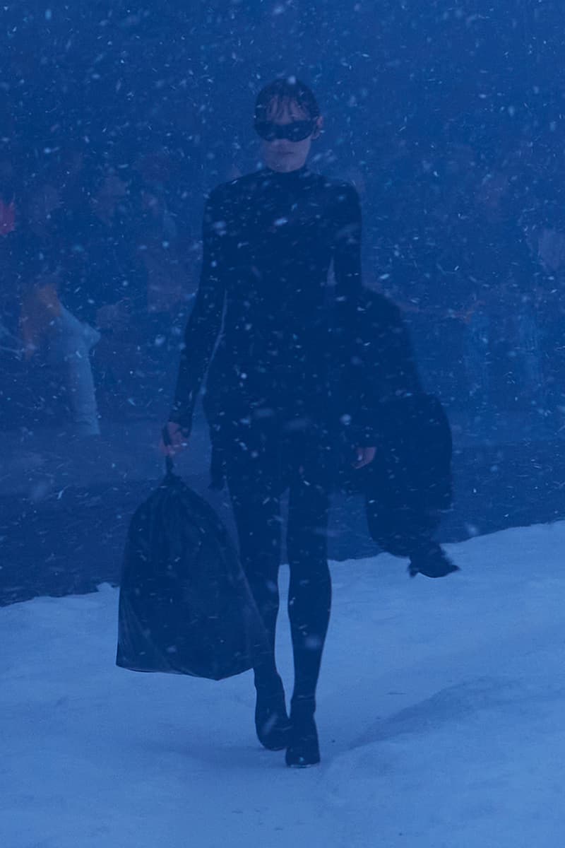 balenciaga winter 22 360 collection runway paris fashion week demna blizzard 