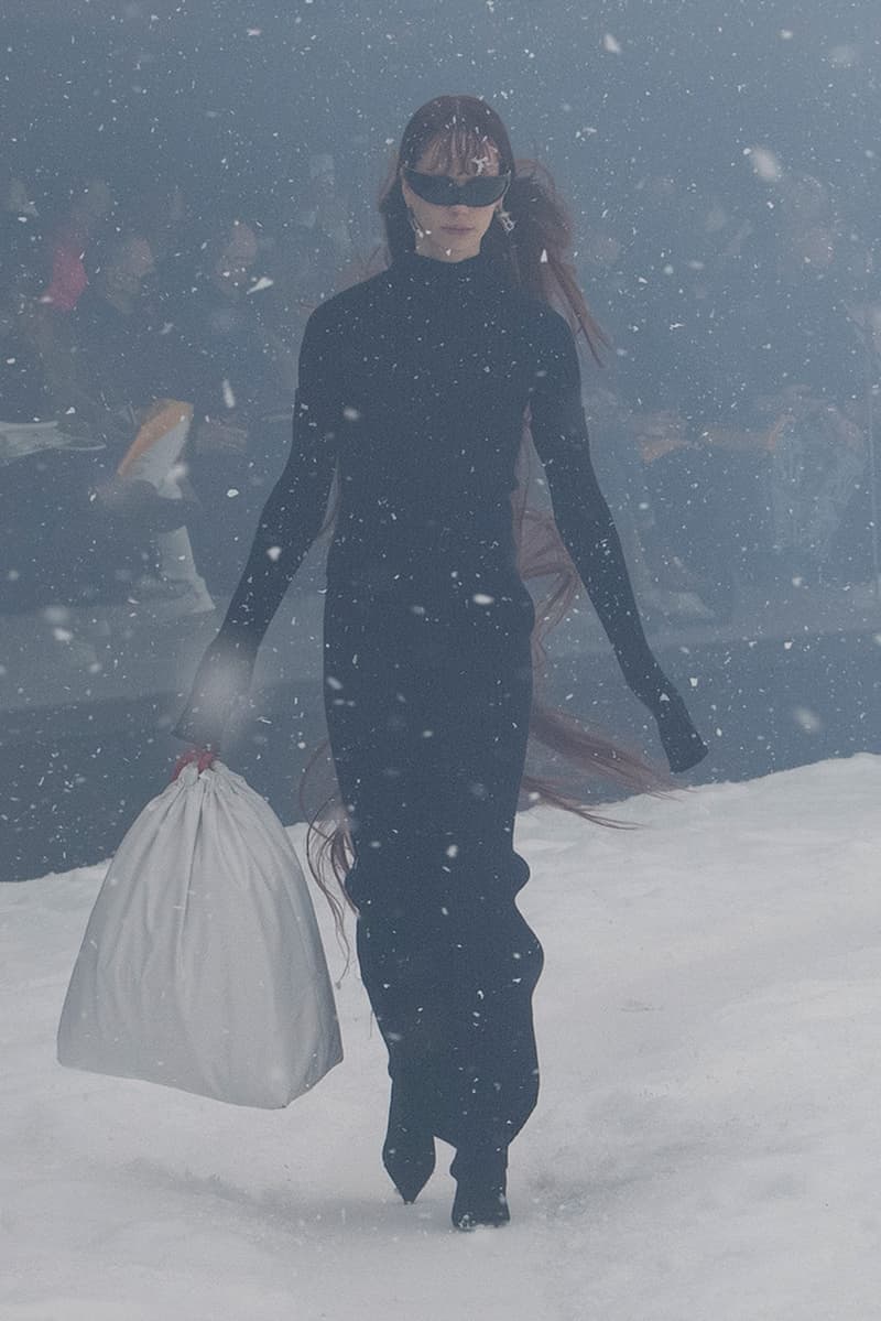 balenciaga winter 22 360 collection runway paris fashion week demna blizzard 