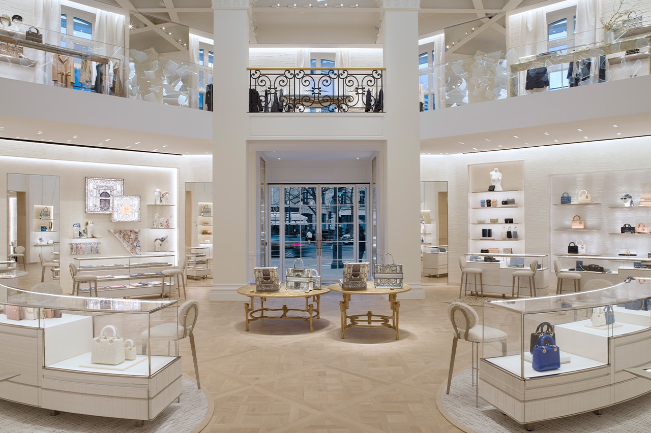 Dior Reopens 30 Avenue Montaigne Location Paris france christian store headquarters opening times address