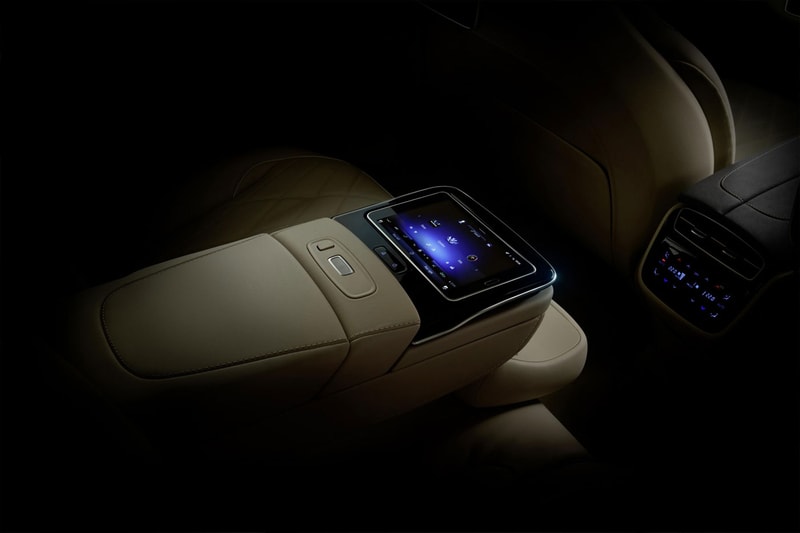 Mercedes-Benz Reveals First Look of the 2023 EQS SUV Interior mercedes-benz eqs 56-inch mbux hyperscreen atmost sound system modern contemporary 