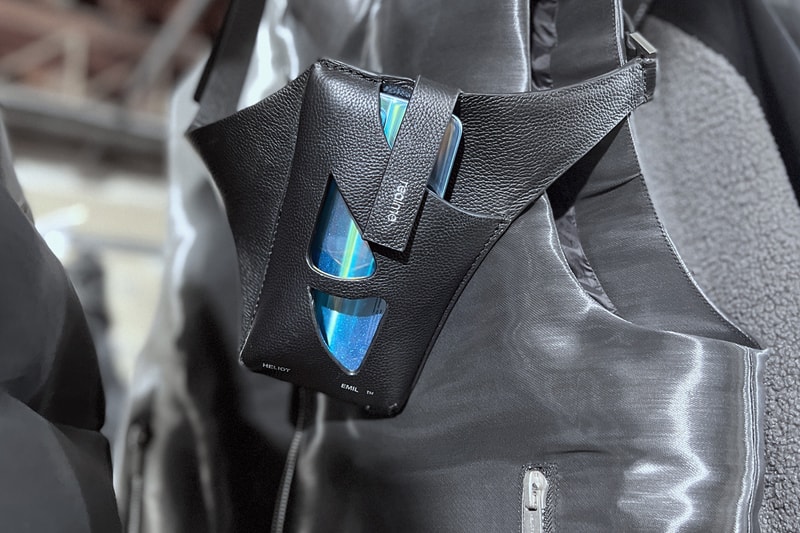 HELIOT EMIL realme realme 9 PRO SERIES smartphone bag closer look paris fashion week smartphones 