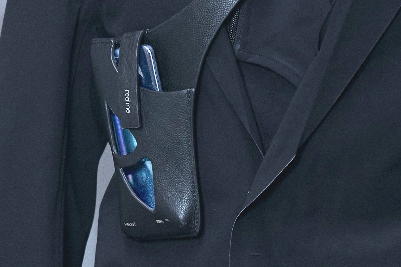 HELIOT EMIL realme realme 9 PRO SERIES smartphone bag closer look paris fashion week smartphones 