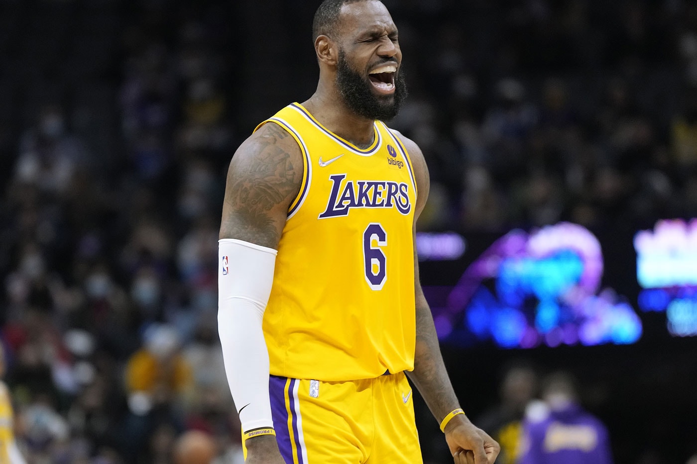 LeBron James Becomes Only Player in NBA History To Have 30K Points, 10K Rebounds and 10K Assists los angeles lakers nike king james the goat basketball phoenix suns 
