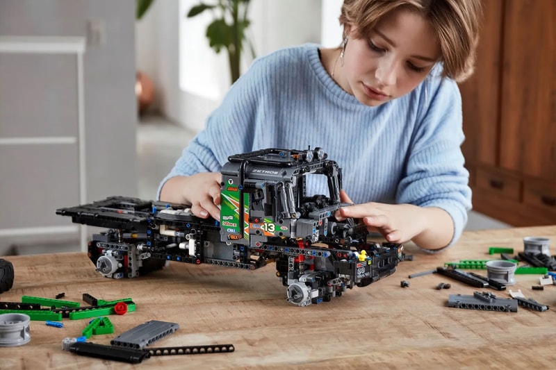 LEGO Technics Expands Vehicular Lineup With Heavy Duty Mercedes-Benz Zetros Trial Truck building blocks 4x4 suspension