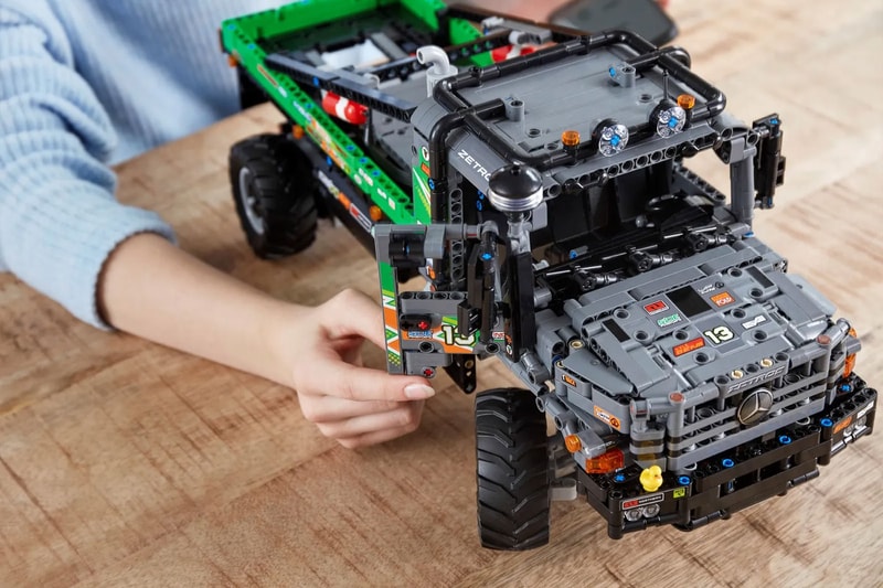 LEGO Technics Expands Vehicular Lineup With Heavy Duty Mercedes-Benz Zetros Trial Truck building blocks 4x4 suspension