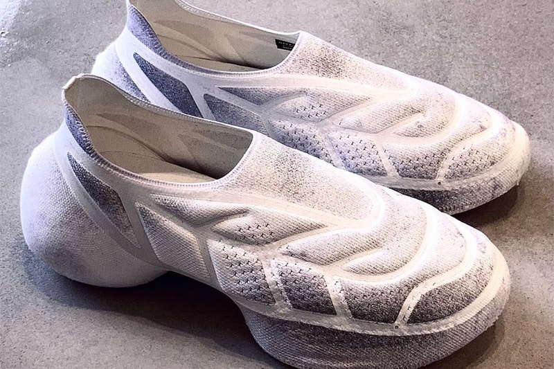 Matthew m williams givenchy tk360 full knit sneaker white purple black gradient heat one piece first look images