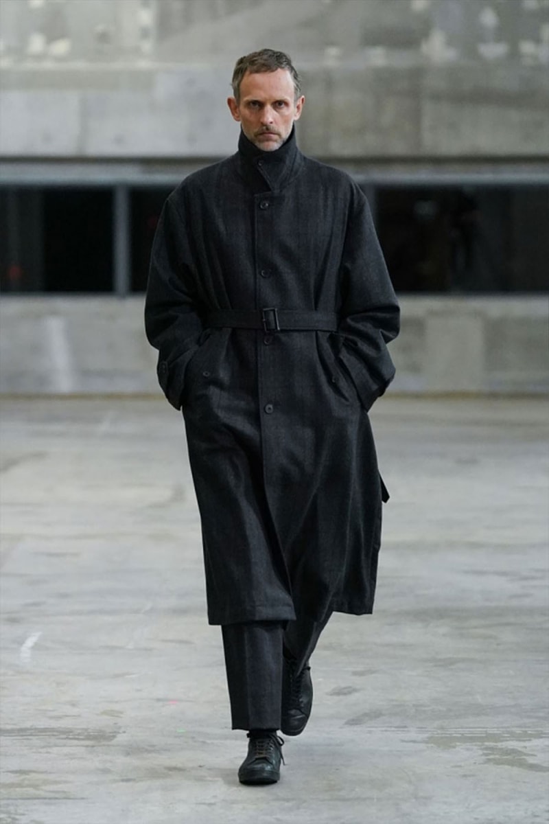 stein autumn fall winter 2022 fw22 kiichiro asakawa 2016 continuous perspective black dark blue grey mohair trench coats down jackets runway show images