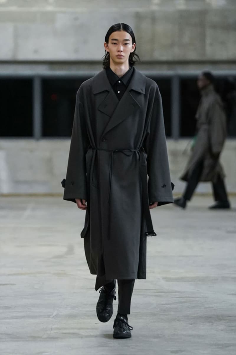 stein autumn fall winter 2022 fw22 kiichiro asakawa 2016 continuous perspective black dark blue grey mohair trench coats down jackets runway show images