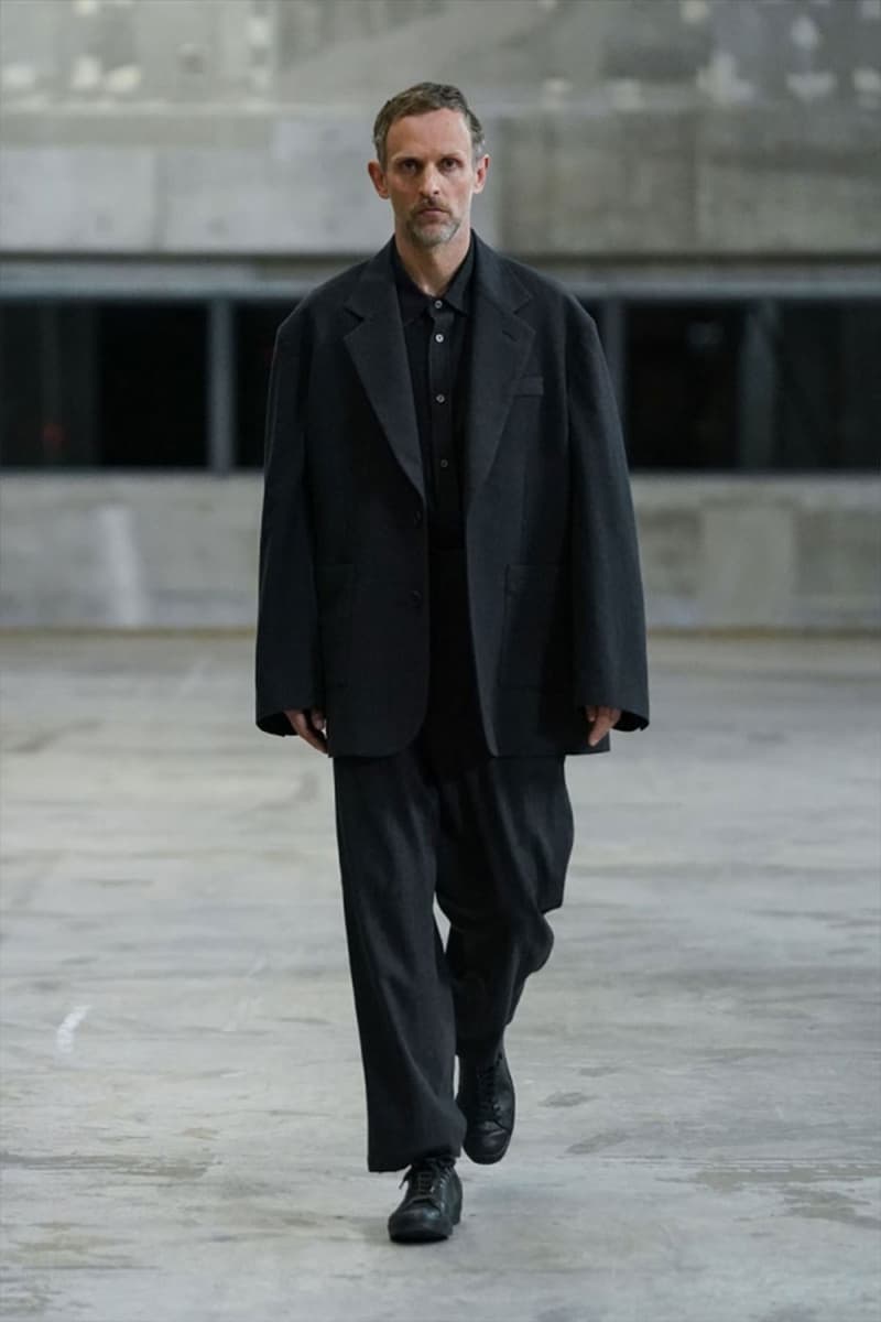 stein autumn fall winter 2022 fw22 kiichiro asakawa 2016 continuous perspective black dark blue grey mohair trench coats down jackets runway show images