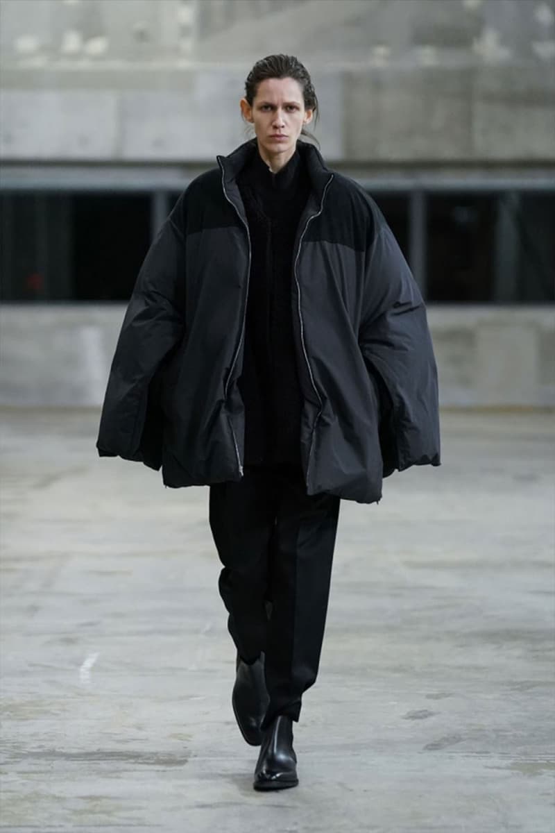 stein autumn fall winter 2022 fw22 kiichiro asakawa 2016 continuous perspective black dark blue grey mohair trench coats down jackets runway show images