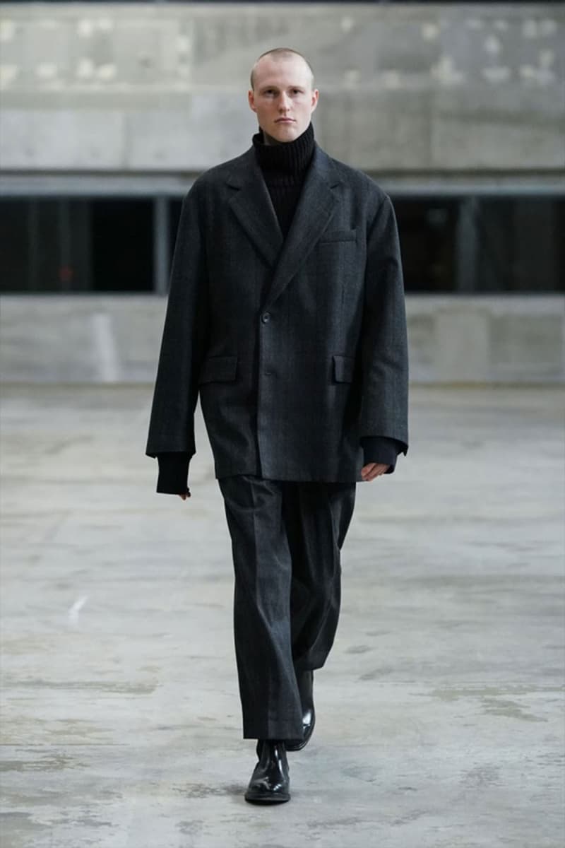 stein autumn fall winter 2022 fw22 kiichiro asakawa 2016 continuous perspective black dark blue grey mohair trench coats down jackets runway show images