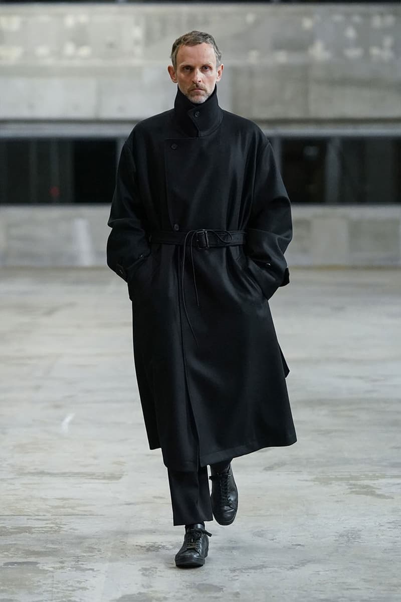 stein autumn fall winter 2022 fw22 kiichiro asakawa 2016 continuous perspective black dark blue grey mohair trench coats down jackets runway show images