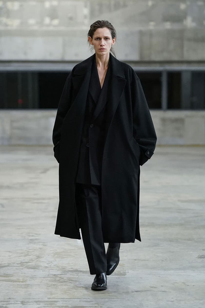 stein autumn fall winter 2022 fw22 kiichiro asakawa 2016 continuous perspective black dark blue grey mohair trench coats down jackets runway show images