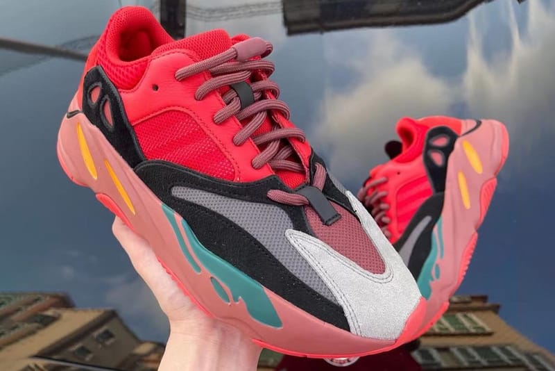 pink yeezy 700