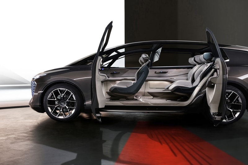 audi urbansphere concept 2022 China traffic megacity largest interior space swivel chairs autonomous retractable wheel glass minivan 