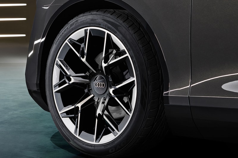 audi urbansphere concept 2022 China traffic megacity largest interior space swivel chairs autonomous retractable wheel glass minivan 