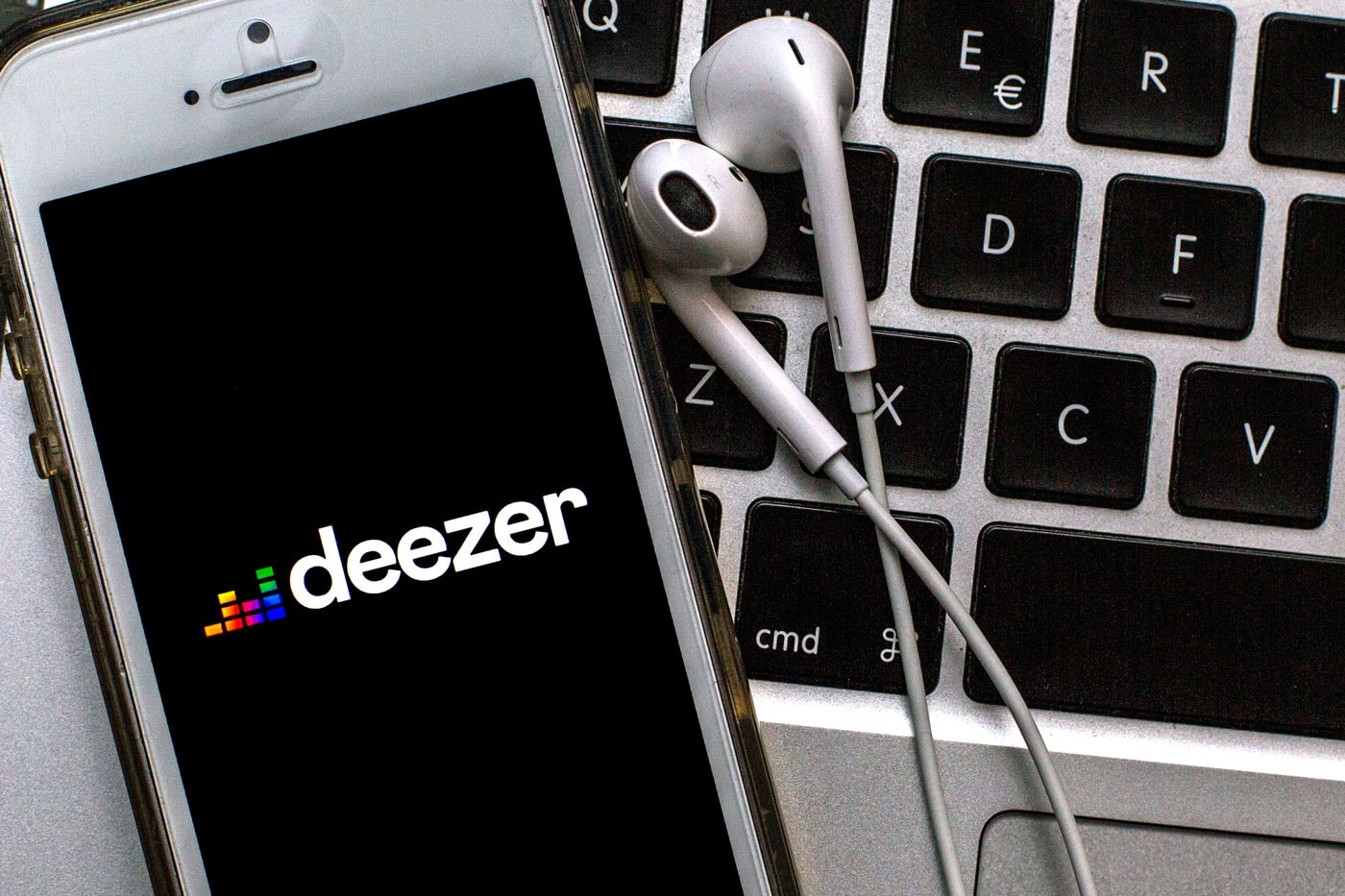 Kering Founder François Pinault To Acquire Music Streaming Platform Valued Over $1 Billion USD Deezer billionaire spotify apple music business of fashion 