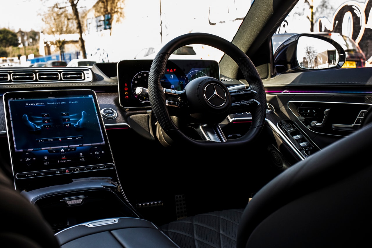 Mercedes-Benz Classe S S500 AMG Voiture De Luxe Allemande À Empattement Long V6 Chauffer Tech Réalité Augmentée Future Self Driving Test Drive HYPEBEAST Route Ouverte
