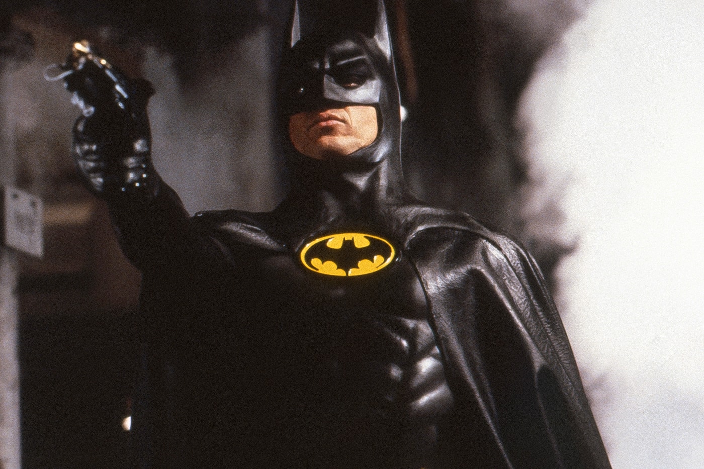 The Flash Michael Keaton Batman Suit Leak Photos Info