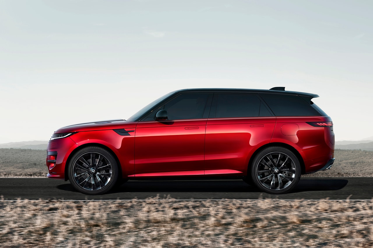 https://image-cdn.hypb.st/https%3A%2F%2Fhypebeast.com%2Fimage%2F2022%2F05%2F2023-range-rover-sport-new-suv-tech-pricing-engines-first-look-release-information-3.jpg?cbr=1&q=90
