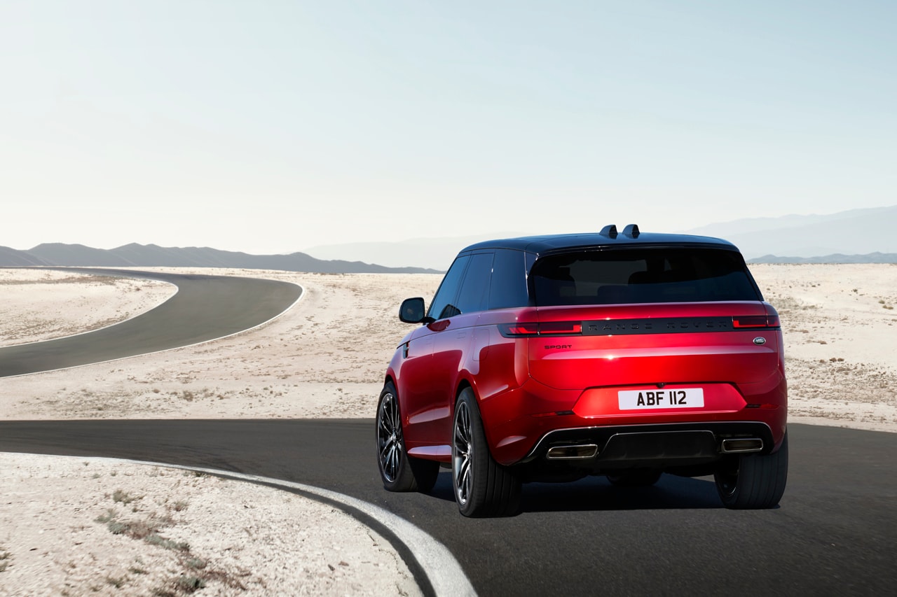 https://image-cdn.hypb.st/https%3A%2F%2Fhypebeast.com%2Fimage%2F2022%2F05%2F2023-range-rover-sport-new-suv-tech-pricing-engines-first-look-release-information-4.jpg?cbr=1&q=90