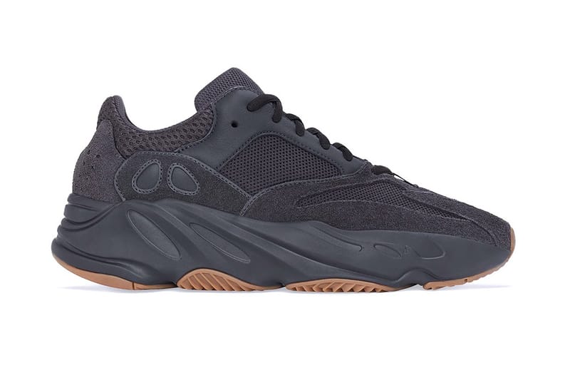 black and gray yeezy 700