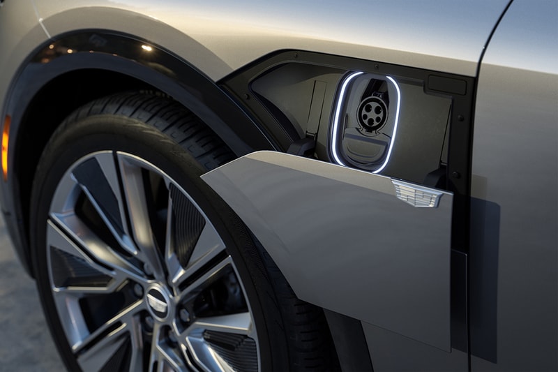 cadillac 2023 lyric suv all wheel drive awd trim 500 horsepower 3500 pounds towing capacity 