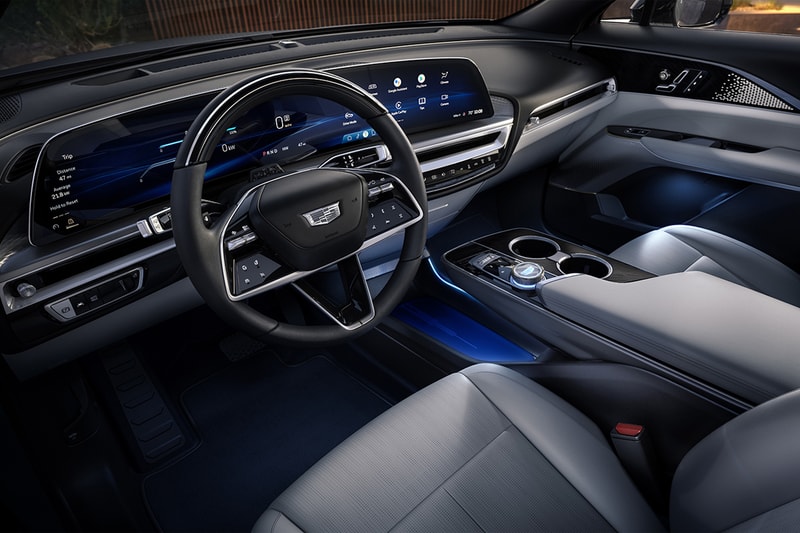cadillac 2023 lyric suv all wheel drive awd trim 500 horsepower 3500 pounds towing capacity 