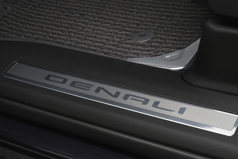 gmc general motors 2023 yukon denali ultimate trim package top high end option luxury super cruise driver assistance bose sound system 
